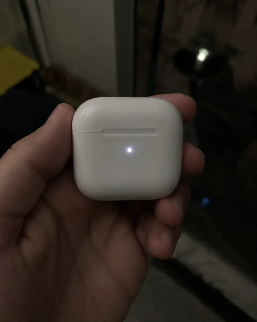 How to Reset AirPods (All Models) in Under 2 Minutes 2 AirPods case status light flashing white after reset AirPods